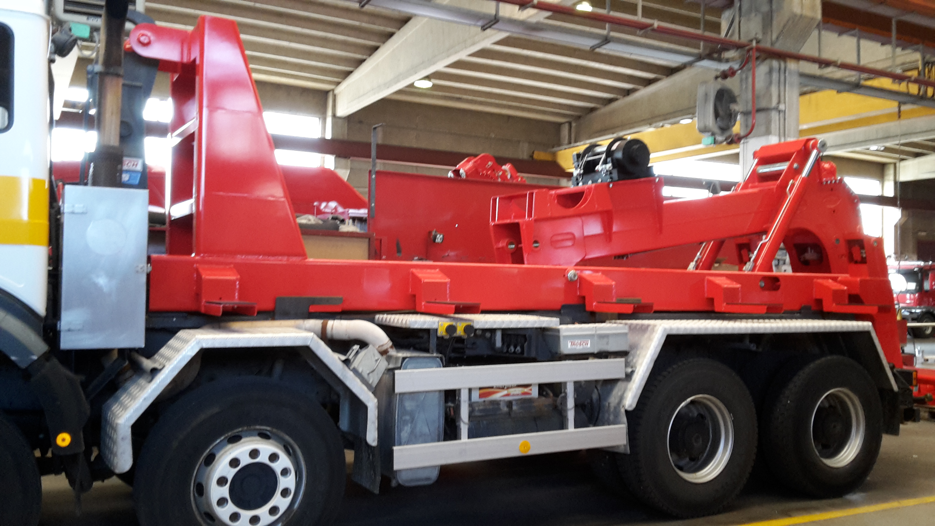 Afsleepinstallatie op een haakarm container installatie..........