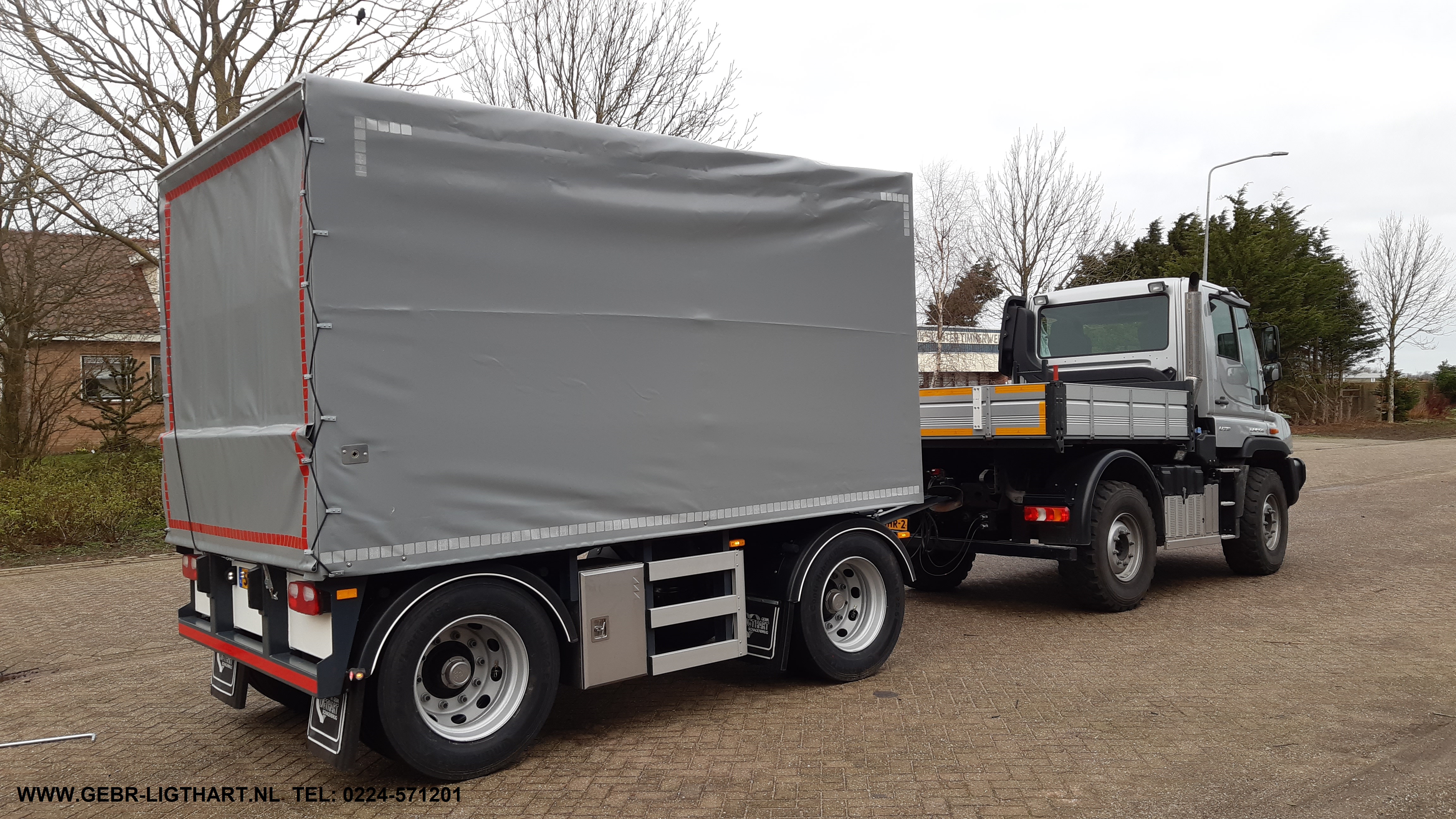 LIGTHART 2 assige aanhangwagen met schuif huifsysteem